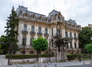 Patrimoniul este protejat pe termen scurt, însă metodele de depozitare actuale implică riscuri fizice semnificative.