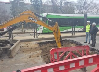 Carosabilul s-a surpat pe Șoseaua Mihai Bravu, restricționând traficul. Intervenții pentru evaluarea rețelelor de termoficare sunt în desfășurare.