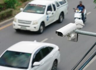 Timișoara: Primul oraș din România cu radare fixe integrate în sistemul e-Sigur, amenzi pentru șoferii vitezomani livrate prin poștă.