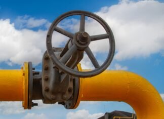 Miniștrii Energiei din UE discută sobre măsuri pentru a contracara creșterea prețurilor energiei. România și alte două țări se opun revenirii la gazul rusesc.