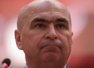 Liderii PNL se întâlnesc sâmbătă la Sibiu: Bolojan pledează pentru ieșirea din coaliție, în timp ce o altă aripă a partidului propune un nou premier.