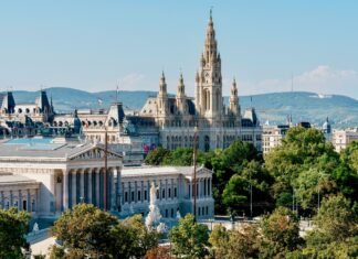 „Antenele satelit pe proprietăți rusești și complexul „Russencity” de pe Dunăre: Facilitarea interceptării comunicațiilor guvernamentale și militare”