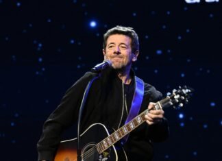 Avocatul său respinge plângerile recente, afirmând că artistul nu a exercitat niciodată presiuni asupra nimănui.