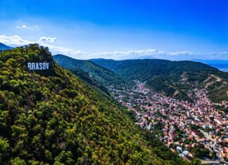 Primăria limitează accesul în zonă din cauza riscurilor de prăbușire a arborilor și stâncilor.