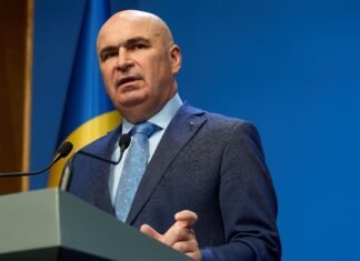 Transparență obligatorie pentru prețurile personalizate, deciziile automate și dreptul de retragere fără penalități, conform directivelor UE