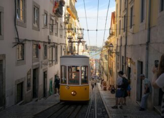 Guvernul de dreapta al Portugaliei implementează o reformă legislativă ce facilitează expulzarea imigranților fără acte