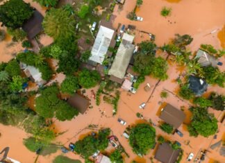 Hawaii se confruntă cu inundații severe, necesitând mii de evacuări.