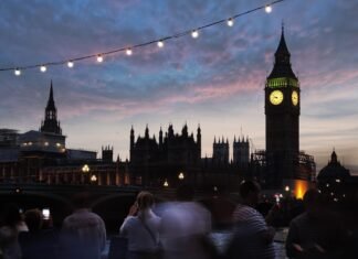 Numărul cazurilor de meningită din Kent, Anglia, a scăzut la 29, cu două decese raportate în cadrul focarului.