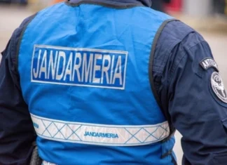 Jandarmii din Bacău descoperă o borsetă cu bani și o restituie proprietarului.