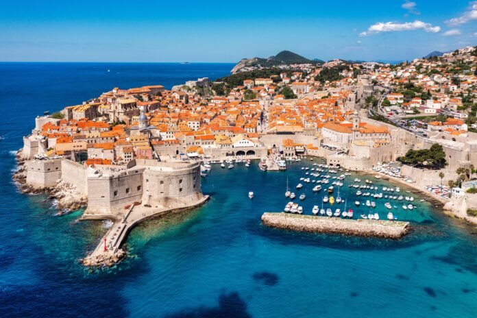 69c3e419d4a61_shutterstock_2499811949.jpg