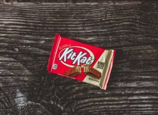 12 tone de ciocolată KitKat au dispărut pe drum spre Polonia, călătorind într-un camion furat.