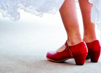 Alessandra Stoicescu: „Love Wears Red Shoes”