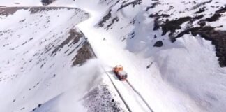 Circulația pe Transalpina este în continuare închisă din cauza unui strat de zăpadă ce depășește doi metri.