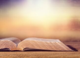 Curtea de Apel din SUA a hotărât că Texas poate afișa Cele Zece Porunci în sălile de clasă, ceea ce ar putea duce la o dispută la Curtea Supremă.