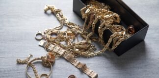 Bijuterii de 250.000 de euro au fost furate din custodia DIICOT Galați