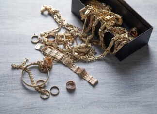 Bijuterii de 250.000 de euro au fost furate din custodia DIICOT Galați