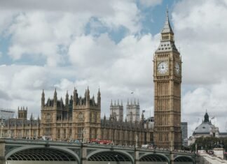 România, a doua limbă străină din Regatul Unit, eliminată de la GCSE: 155.000 de copii riscă să își piardă identitatea culturală, avertizează Tessa Dunlop în The Independent.