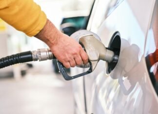 TotalEnergies avertizează: Europa ar putea suferi o penurie energetică dacă blocajul din strâmtoarea Ormuz persistă.