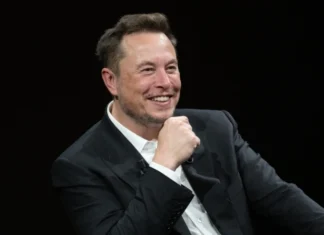 Elon Musk a lansat XChat, o aplicație de mesagerie pentru utilizatorii X, promisă fără monitorizare.
