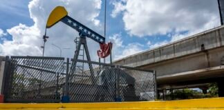 Camera de Comerţ a Petrolului din Venezuela: Sub 30% din sondele de petrol active, producţie aproape de 1 milion de barili pe zi
