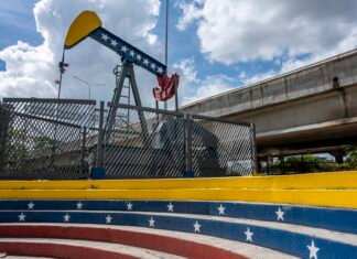 Camera de Comerţ a Petrolului din Venezuela: Sub 30% din sondele de petrol active, producţie aproape de 1 milion de barili pe zi