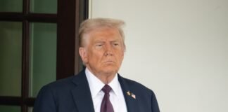 Președintele Trump declară că Iranul este într-o „criză profundă” și cere redeschiderea Strâmtorii Ormuz.