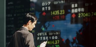 Piețele asiatice au înregistrat creșteri miercuri, în ciuda pierderilor de pe Wall Street, iar prețul petrolului a scăzut după anunțul UAE privind retragerea din OPEC.