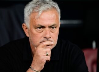 Jose Mourinho are o medie de 2.05 puncte pe meci la Benfica, echipă aflată pe locul doi în Portugalia, și își reafirmă focalizarea asupra calificării în Champions League, evitând speculațiile despre Real Madrid.