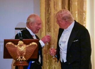 Regele Charles III a glumit pe seama lui Donald Trump, subliniind că fără britanici, acesta ar vorbi franceză. Monarhul a evocat legătura istorică dintre Marea Britanie și Statele Unite.