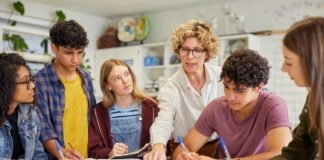Ministerul Educației a aprobat 320 de noi programe școlare pentru învățământul liceal, adăugându-se la cele 90 existente.