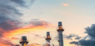 Prețurile petrolului au scăzut marți, după confirmarea oficialilor americani că armistițiul cu Iranul se menține, în ciuda atacurilor recente în Emiratele Arabe Unite.