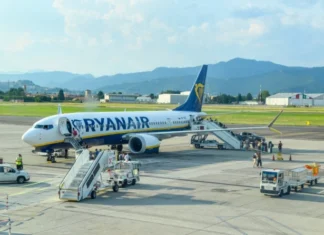Michael O’Leary, CEO Ryanair, sugerează interzicerea vânzărilor de alcool în aeroporturi, în special dimineața, din cauza incidentelor cauzate de pasagerii sub influența băuturilor alcoolice.
