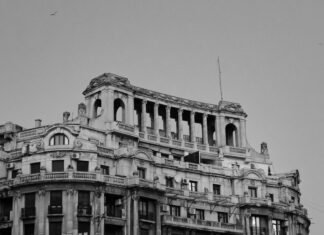 Proprietarii clădirilor notificați de autorități care nu efectuează lucrări de reabilitare riscă amenzi între 5.000 și 8.000 de lei.