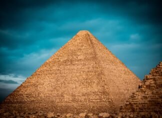 Secretul structural al Marii Piramide din Giza: o rezistență avansată la seisme
