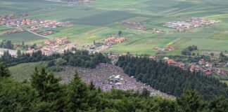 Pelerinii din România și din străinătate se adună la Miercurea-Ciuc pentru cel mai mare pelerinaj de Rusalii din Europa Centrală și de Est.