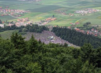 Pelerinii din România și din străinătate se adună la Miercurea-Ciuc pentru cel mai mare pelerinaj de Rusalii din Europa Centrală și de Est.