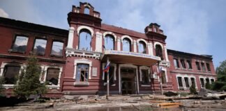 Autoritățile proruse anunță 6 morți și 39 de răniți în urma atacului asupra Colegiului Starobilsk. Putin îl cataloghează drept un „act terorist”, în timp ce Kievul contestă acuzațiile.