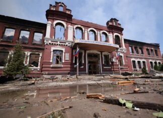 Autoritățile proruse anunță 6 morți și 39 de răniți în urma atacului asupra Colegiului Starobilsk. Putin îl cataloghează drept un „act terorist”, în timp ce Kievul contestă acuzațiile.