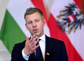 Premierul ungar, Péter Magyar, anunță tăieri salariale pentru demnitari: Își va reduce salariul la jumătate.