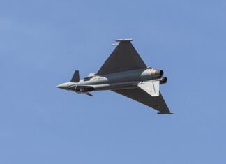 Căpitanul comandor Crețu Vlad Cristian a fost decorat de ministrul Radu Miruță cu ‘Emblema de Emisar pentru Pace, Clasa I’, în urma doborârii unei drone ucrainene în Estonia.