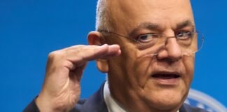 Raed Arafat, şeful DSU, declară că avocații săi au analizat dosarul de acuzație de complicitate la contrabandă, subliniind că acuzațiile contrazic pozițiile oficiale ale Direcției Generale a Vămilor și nu sunt susținute de dovezi de corupție.