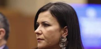 Ministerul Public din România, sub conducerea Cristinei Chiriac, dezaprobă inițiativa legislativă de reducere a salariilor procurorilor, subliniind impactul negativ asupra independenței justiției.