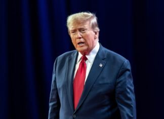 Președintele Trump convoacă o întâlnire de cabinet la Camp David pe fondul deteriorării negocierilor cu Iranul.