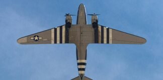 Un muncitor a descoperit o bombă din Al Doilea Război Mondial pe șantierul autostrăzii A7 în județul Neamț. Pirotehniștii au intervenit pentru a securiza zona.