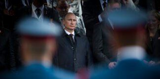 Vladimir Putin a alocat o lege ce suspendă datoriile de până la 10 milioane de ruble pentru cei care încheie contracte militare.