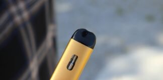 Senatul interzice fumatul ţigărilor electronice în locurile publice