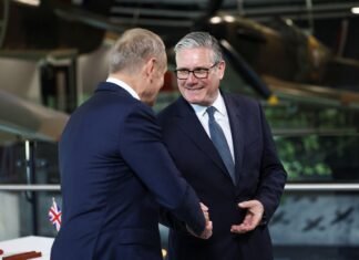 Regatul Unit și Polonia stabilesc un parteneriat de apărare care desemnează Rusia ca principala amenințare.