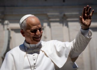 Papa Leon citează un personaj din ‘Stăpânul Inelelor’ în prima sa enciclică, discutând despre inteligența artificială și subliniind necesitatea ‘dezarmării’ acesteia pentru binele comun.