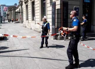 Un bărbat de 31 de ani a atacat trei persoane cu un cuțit în gara din Winterthur, Elveția, strigând „Allah Akbar” în timpul agresiunii.