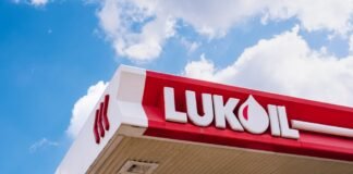 Lukoil, afectată de sancțiunile americane, caută un cumpărător pentru afacerile internaționale evaluate la 22 miliarde de dolari, cu termen-limită extins pentru finalizarea tranzacției.
